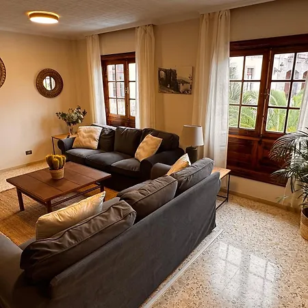 Emblematic Canarian House * لا أوروتافا
